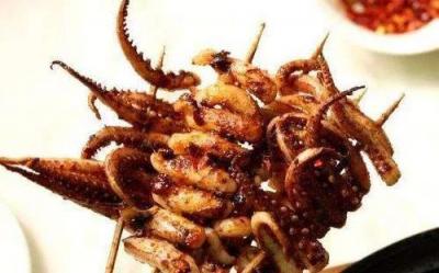 夜市小吃，鐵板魷魚(yú)在家就可以做