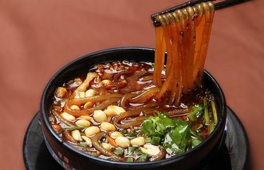 成都小吃肥腸粉搭配“鍋盔”，一個鍋盔3兩肉！