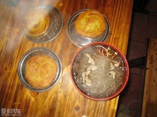 肥腸粉配鍋魁，川味小吃的最佳拍檔，吃過(guò)的人都說(shuō)好
