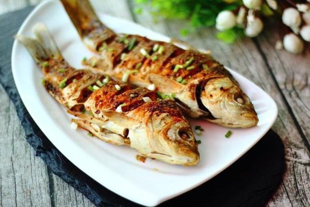 好吃到停不下筷子的香酥烤魚(yú)，做法簡(jiǎn)單，少油少鹽，吃起來(lái)更健康