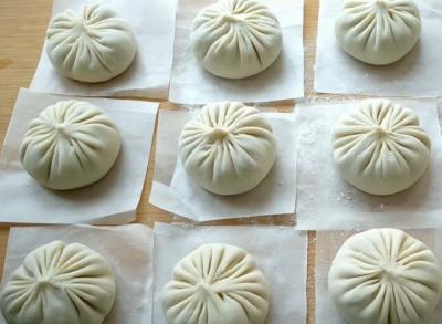 灌湯包的家常做法，皮薄勁道，湯汁豐盈，咬一口滿嘴留香