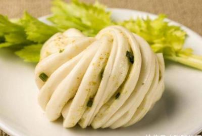 面食如此做才簡單，不發(fā)面、不用煮，比饅頭好吃，比花卷有嚼勁