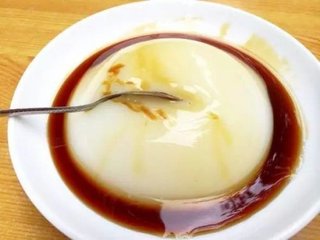 夏季天熱，在家自制特色小吃涼糕，方法簡單