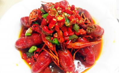 街邊小龍蝦技術(shù)培訓(xùn)學(xué)校哪里好？底料炒制方法