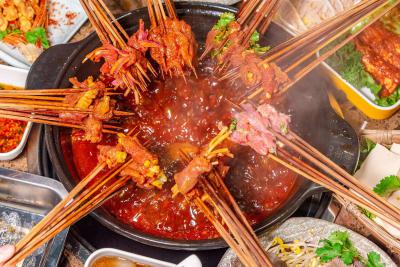 成都正宗串串香技術培訓多少錢？不斷口味研發(fā)升級