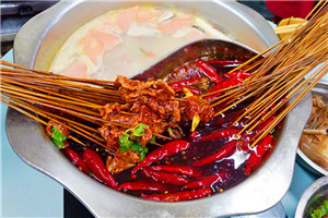 成都火鍋串串技術(shù)培訓(xùn)費(fèi)用哪里便宜？免費(fèi)開店指導(dǎo)服務(wù)