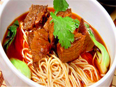 四川特色牛肉面食技術(shù)培訓(xùn)哪家專業(yè)？理論與實(shí)踐相結(jié)合