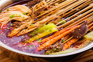 成都串串香底料技術(shù)培訓哪里好？熬高湯選材培訓