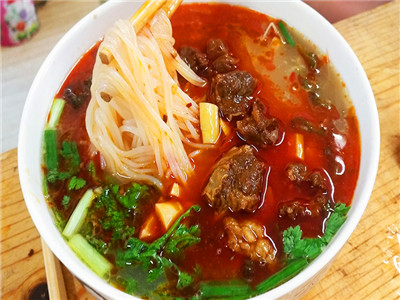  成都川味排骨面食技能訓(xùn)練哪里好？多年的面食經(jīng)驗(yàn)