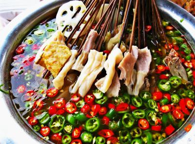  學(xué)青紅油缽缽雞技術(shù)做法哪里好？傳統(tǒng)的小吃