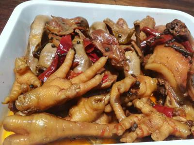 麻辣鹵菜技術(shù)培訓(xùn)機(jī)構(gòu)哪里專業(yè)？餐飲小吃培訓(xùn)機(jī)構(gòu)