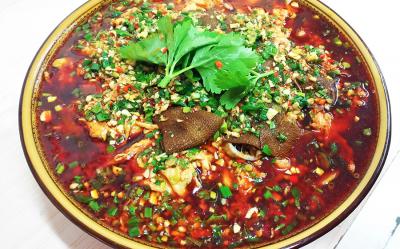 冒菜小吃培訓(xùn)學(xué)校怎樣選？培訓(xùn)底料炒制保存方法