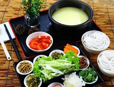 罐罐米線訓(xùn)練哪里滋味好?西紅柿口味的制造進程