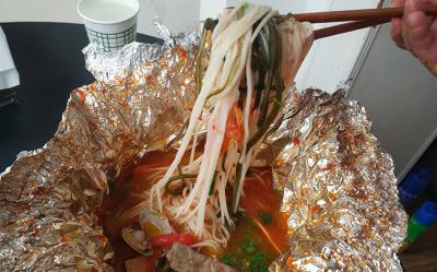 開(kāi)心花甲米線技術(shù)培訓(xùn)哪里好？香辣味開(kāi)心花甲制作