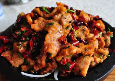 哪里有鐵板魷魚技術(shù)培訓(xùn)學(xué)校？鐵板醬料的調(diào)制