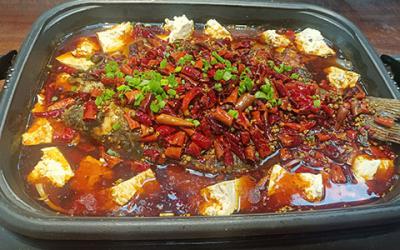 想學(xué)炭火鍋烤魚(yú)技術(shù)哪里有？