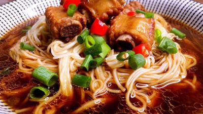 有哪些培訓(xùn)面食機(jī)構(gòu)？蜀味緣面食技術(shù)培訓(xùn)學(xué)校費(fèi)用解析