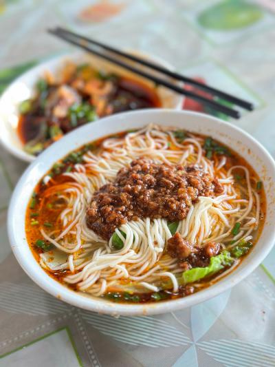 如何挑選優(yōu)質(zhì)早餐技術(shù)培訓(xùn)機(jī)構(gòu)？蜀味緣早餐技術(shù)學(xué)校教學(xué)資質(zhì)與師資力量解析